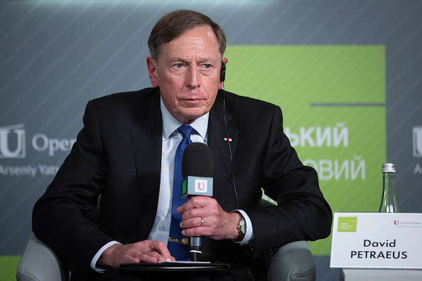 Petraeus memuji inovasi Ukraina - 'Teknologi Masa Depan untuk Perang Masa Kini'